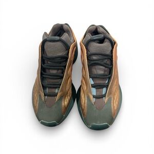 Adidas Men's Yeezy 700 V3 Sneakers